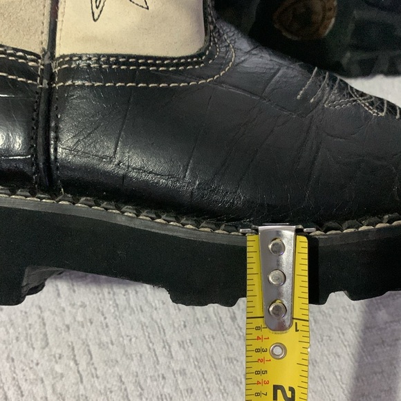 ARIAT Woman’s Embossed Fatbaby Western Boots - Picture 10 of 15